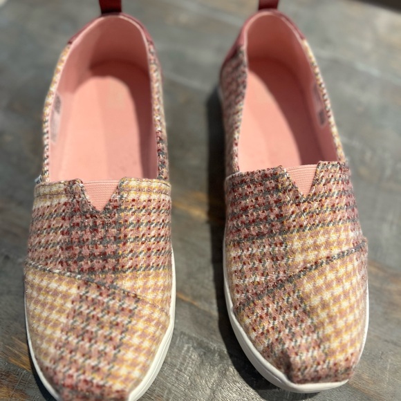 Tom’s Plaid Slip-On Women's Shoes - Picture 4 of 9